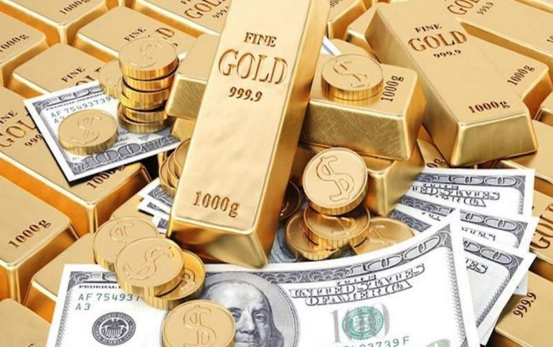 Nên mua vàng hay đô la để tích trữ?
